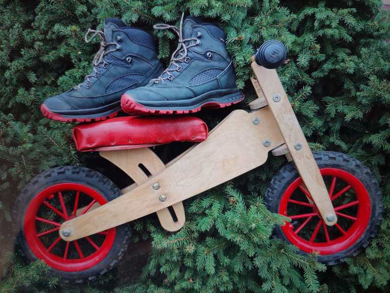 Rad mit Wanderschuh