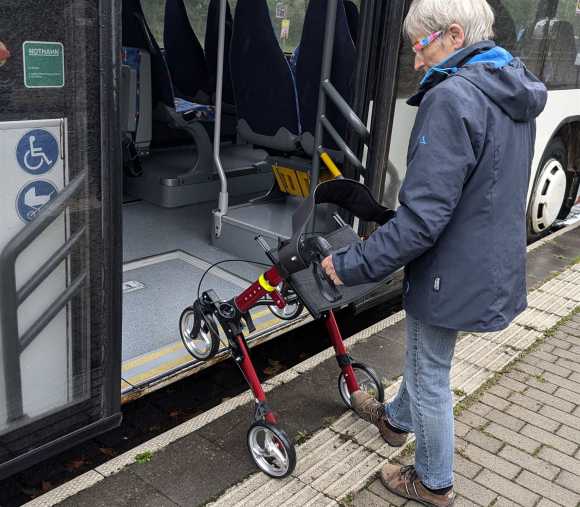 Buseinstieg mit Rollator